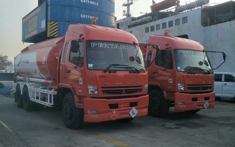 Harga dan Spesifikasi Truk Tangki BBM Pertamina Merah Putih Kapasitas 16.000 Liter